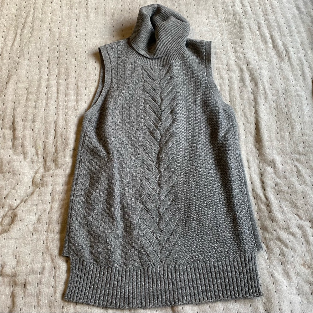 Sofia Cashmere Gray Sleeveless Turtleneck Sweater